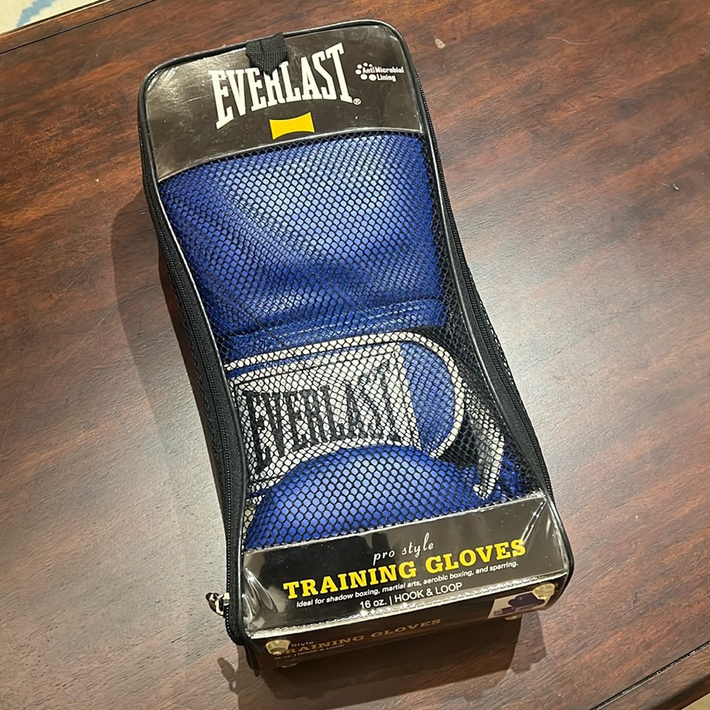 NWT Everlast Training Gloves